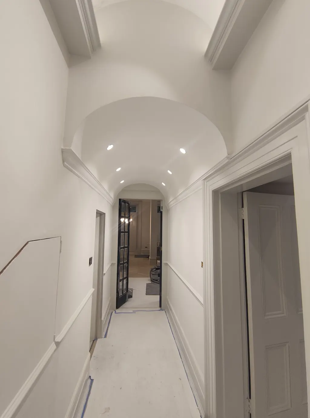 Hallway with arched plastered and painted ceiling